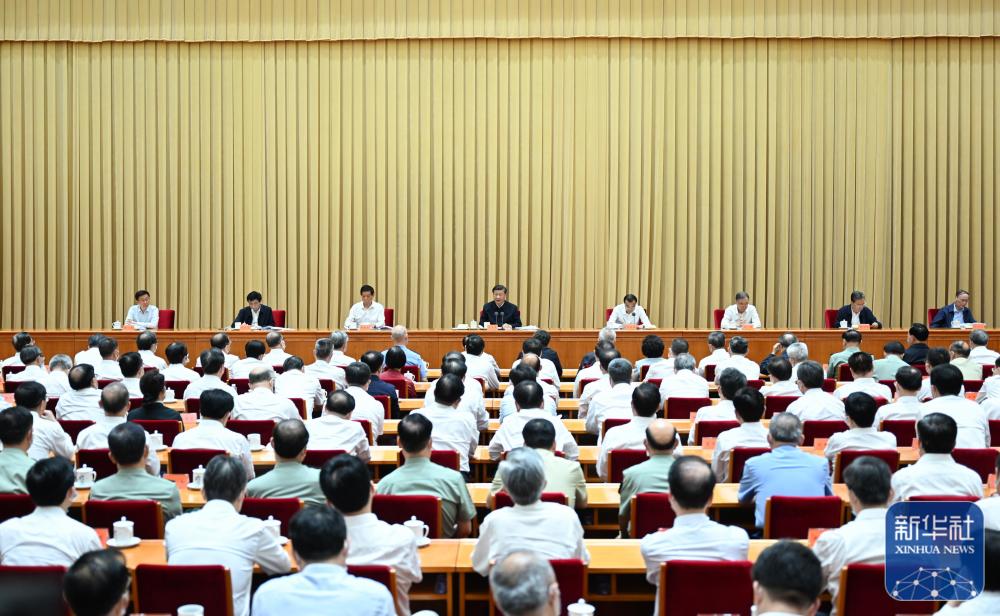 7月26日至27日，省部級主要領導干部“學習習近平總書記重要講話精神，迎接黨的二十大”專題研討班在京舉行。中共中央總書記、國家主席、中央軍委主席習近平在開班式上發表重要講話。李克強、栗戰書、汪洋、王滬寧、趙樂際、韓正、王岐山出席開班式。新華社記者 謝環馳 攝.jpg